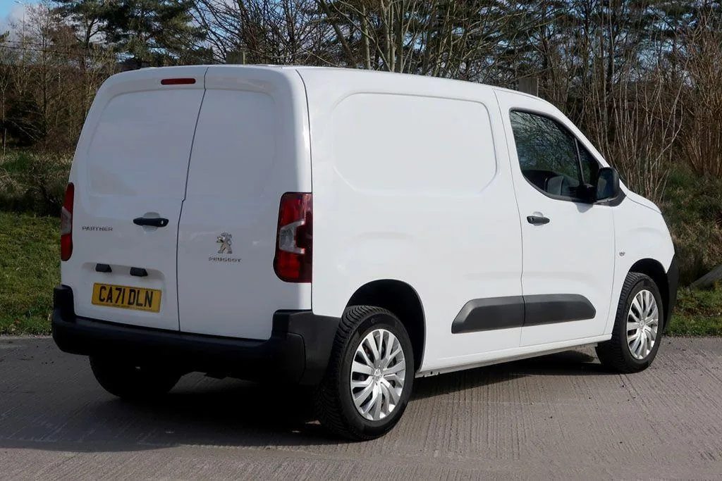 2021 Peugeot Partner Professional Premium photo 7